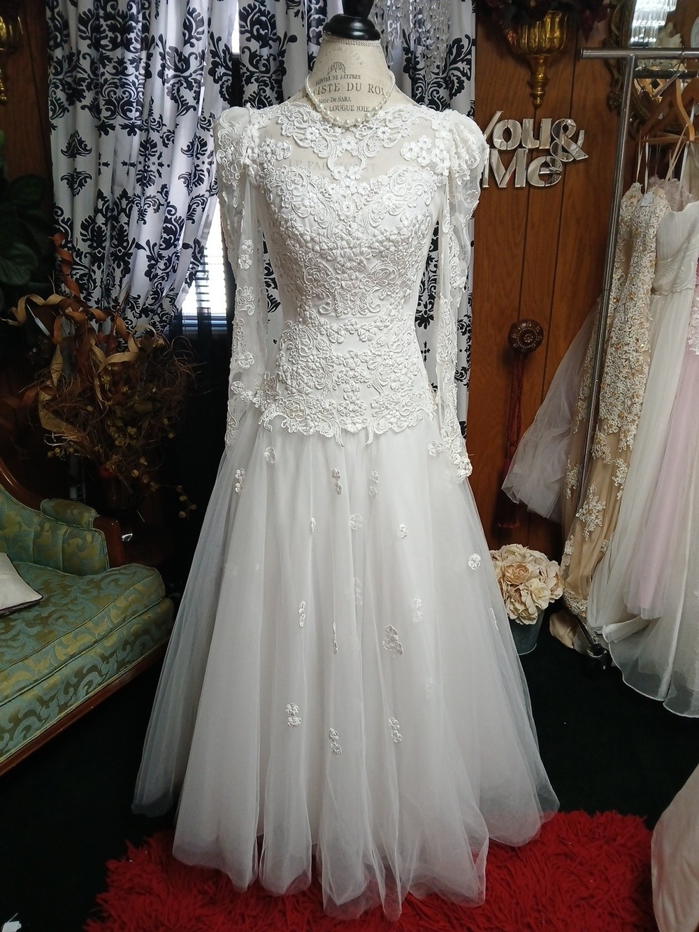Elegant White Lace Long-Sleeve Women's Wedding Dress Size 12